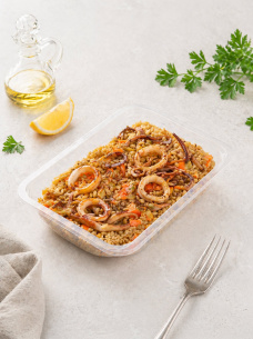 Булгур с кальмаром и овощами, второе блюдо в составе готового рациона