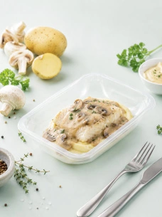 Треска под грибным соусом с картофелем