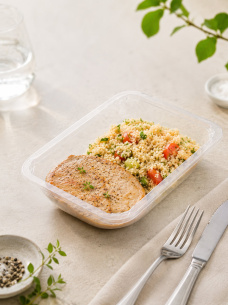 Котлеты из индейки с кус-кусом, готовое блюдо для сбалансированного питания