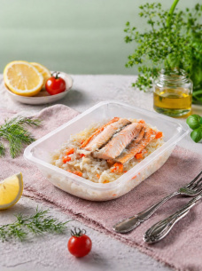 Горбуша с рисом и овощами, готовое рыбное блюдо